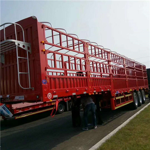 自卸半掛車(chē)