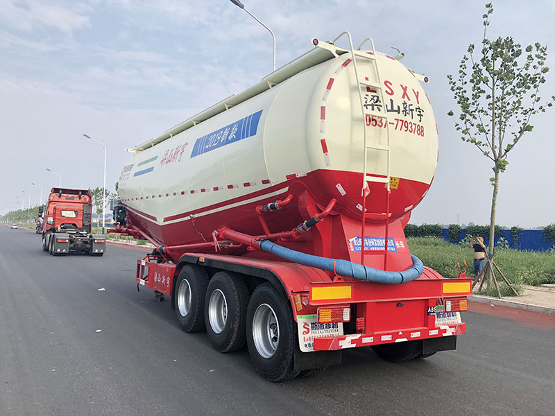 粉粒物料運(yùn)輸車(chē)
